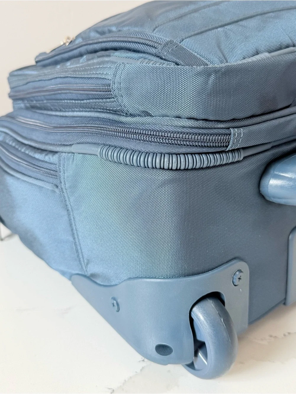 Travelpro Crew 16”Rolling Business Bag Blue Wheeled Carry On Travel Luggage Tote
